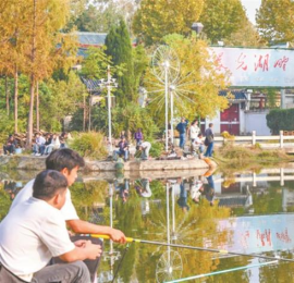 武汉生物工程学院首届垂钓比赛火热开竿，30余名师生钓鱼爱好者齐聚一“塘”